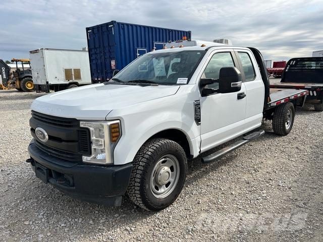 Ford F-350 Platós / Ponyvás teherautók
