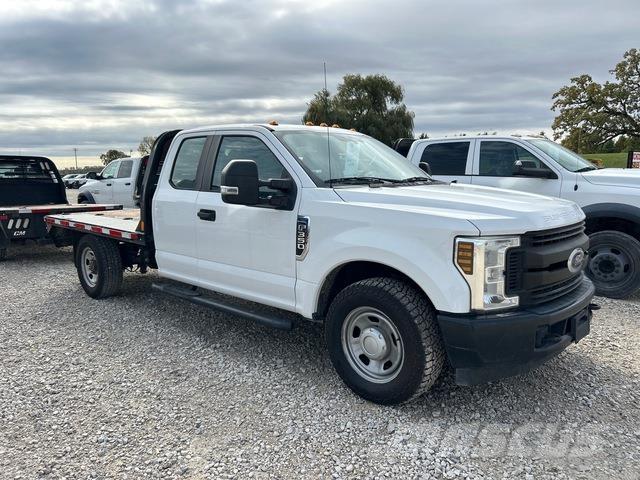 Ford F-350 Platós / Ponyvás teherautók