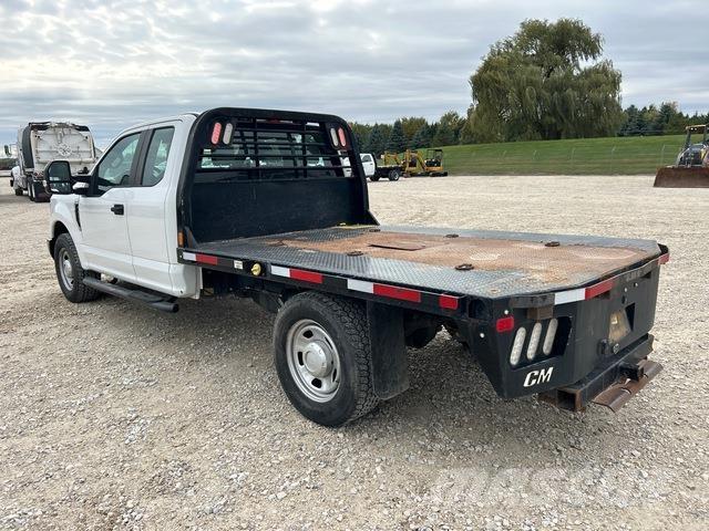 Ford F-350 Platós / Ponyvás teherautók