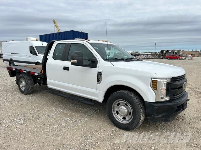 Ford F-350 Platós / Ponyvás teherautók