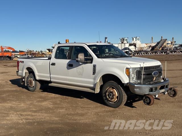 Ford F-350 Kis teherszállító/Platós kocsi