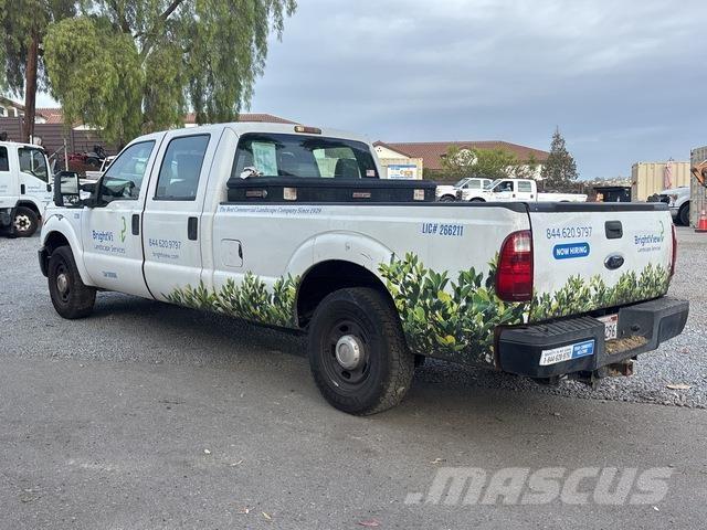 Ford F-350 XL Kis teherszállító/Platós kocsi