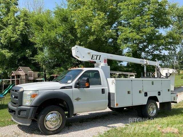 Ford F-450 Teherautóra szerelt emelők és állványok