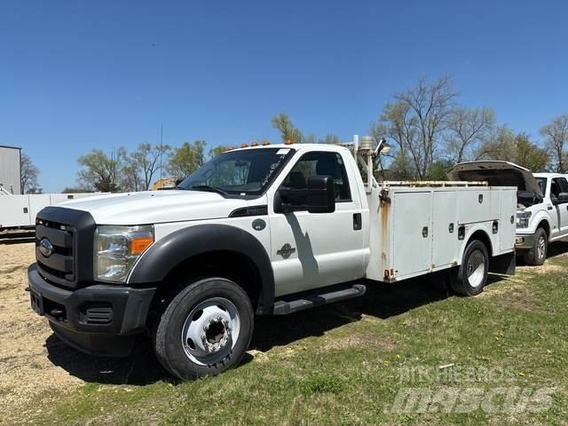 Ford F-450 Kis teherszállító/Platós kocsi