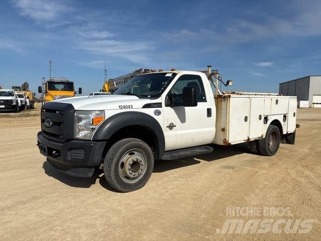 Ford F-450 Kis teherszállító/Platós kocsi