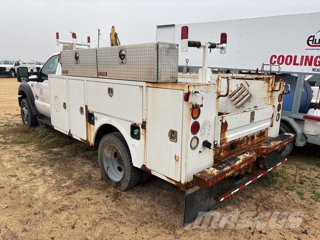 Ford F-450 Kis teherszállító/Platós kocsi