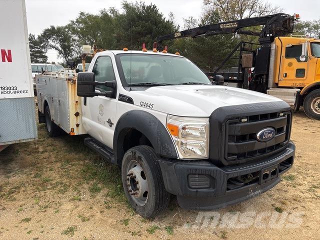Ford F-450 Kis teherszállító/Platós kocsi