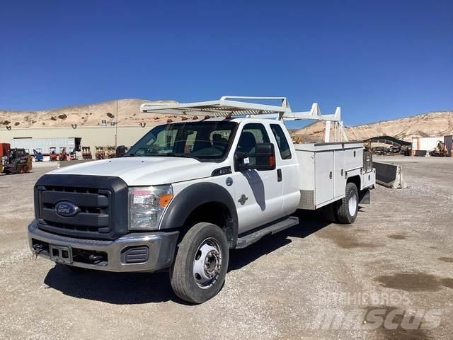 Ford F-450 Kis teherszállító/Platós kocsi