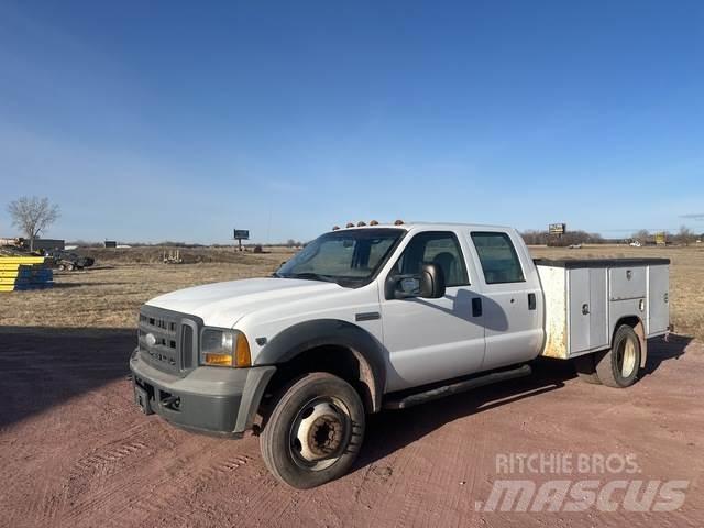 Ford F-450 Kis teherszállító/Platós kocsi