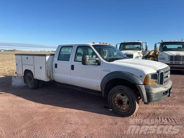Ford F-450 Kis teherszállító/Platós kocsi