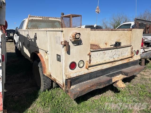 Ford F-450 Kis teherszállító/Platós kocsi