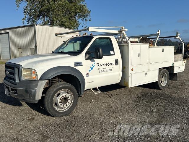 Ford F-450 Kis teherszállító/Platós kocsi