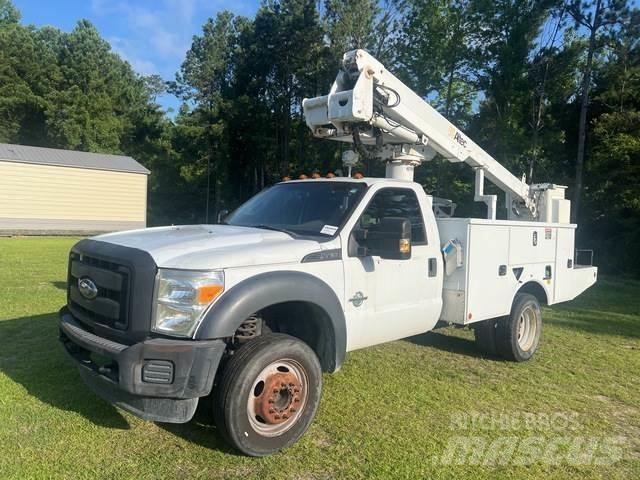 Ford F-450 Teherautóra szerelt emelők és állványok