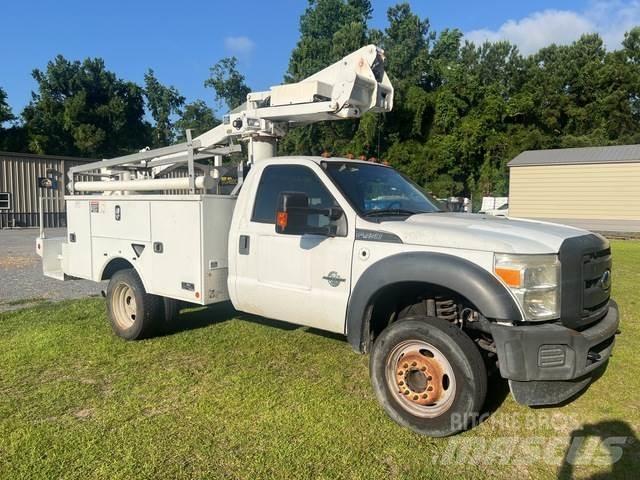 Ford F-450 Teherautóra szerelt emelők és állványok