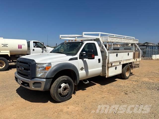 Ford F-450 Kis teherszállító/Platós kocsi