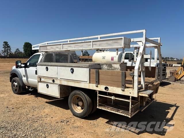 Ford F-450 Kis teherszállító/Platós kocsi
