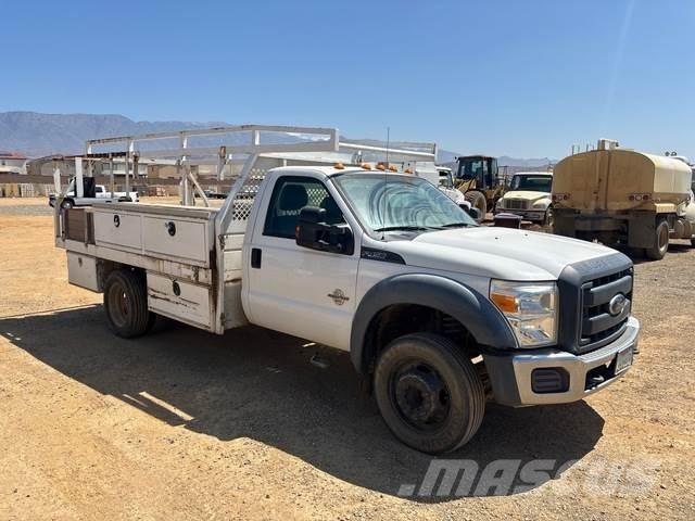 Ford F-450 Kis teherszállító/Platós kocsi
