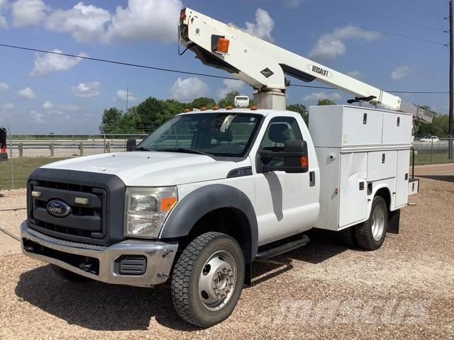 Ford F-450 Teherautóra szerelt emelők és állványok