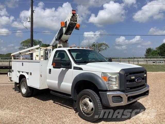 Ford F-450 Teherautóra szerelt emelők és állványok
