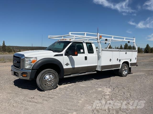 Ford F-450 Kis teherszállító/Platós kocsi