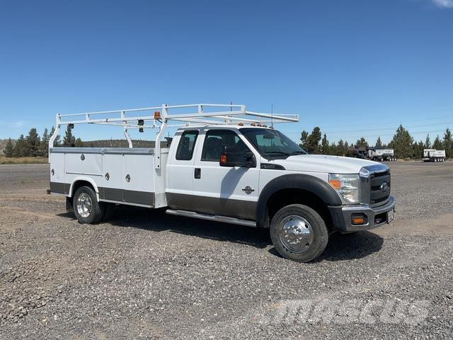 Ford F-450 Kis teherszállító/Platós kocsi