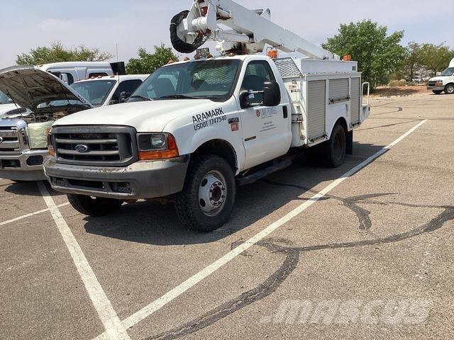 Ford F-450 Teherautóra szerelt emelők és állványok
