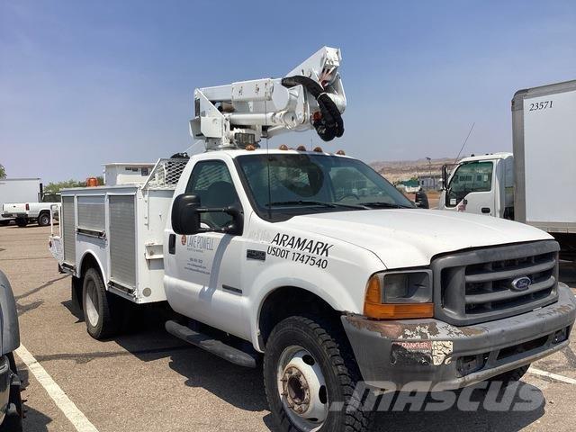 Ford F-450 Teherautóra szerelt emelők és állványok
