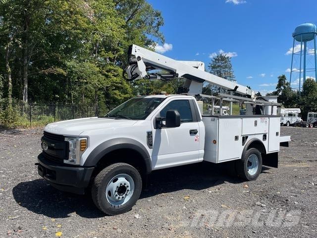 Ford F-450 Teherautóra szerelt emelők és állványok