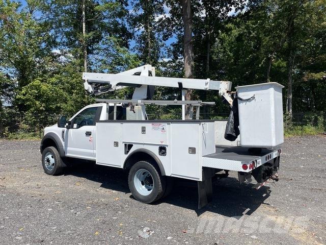 Ford F-450 Teherautóra szerelt emelők és állványok