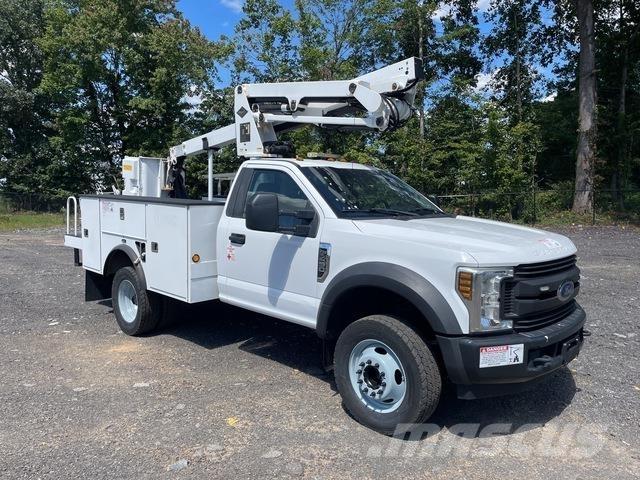 Ford F-450 Teherautóra szerelt emelők és állványok