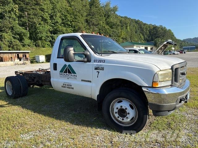 Ford F-450 Vezetőfülke és belső tartozékok