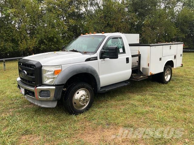 Ford F-450 Kis teherszállító/Platós kocsi