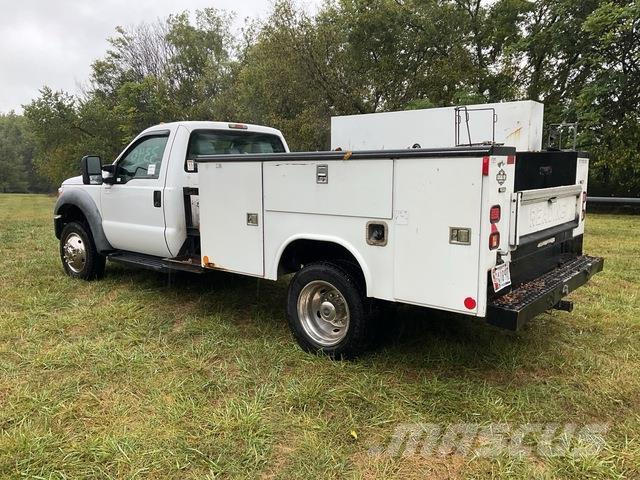 Ford F-450 Kis teherszállító/Platós kocsi