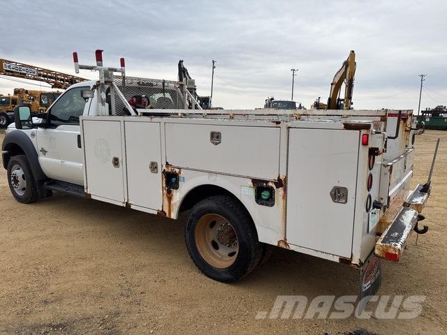 Ford F-450 Kis teherszállító/Platós kocsi