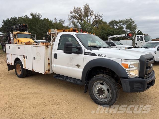 Ford F-450 Kis teherszállító/Platós kocsi