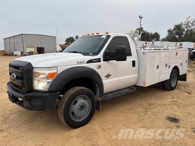 Ford F-450 Kis teherszállító/Platós kocsi