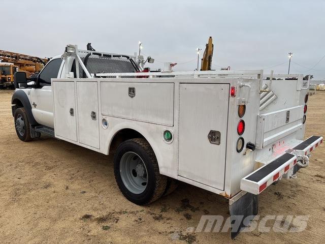 Ford F-450 Kis teherszállító/Platós kocsi