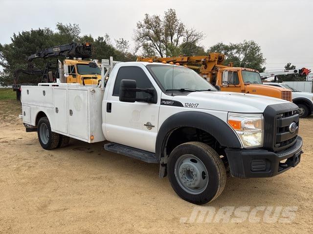 Ford F-450 Kis teherszállító/Platós kocsi