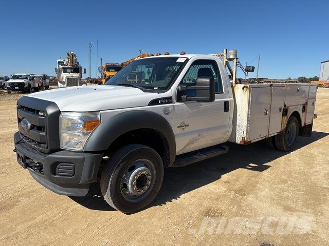 Ford F-450 Kis teherszállító/Platós kocsi