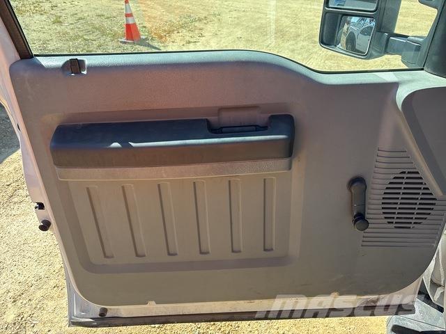 Ford F-450 Kis teherszállító/Platós kocsi