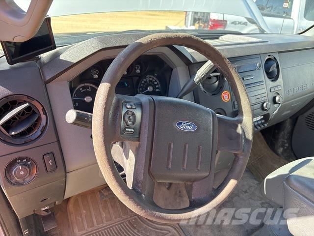 Ford F-450 Kis teherszállító/Platós kocsi