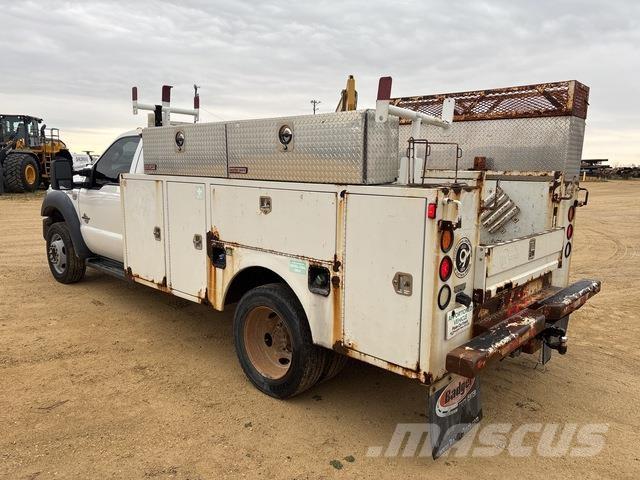 Ford F-450 Kis teherszállító/Platós kocsi