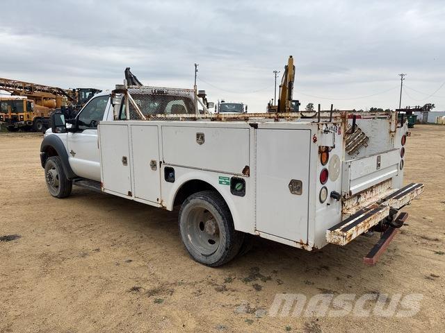 Ford F-450 Kis teherszállító/Platós kocsi