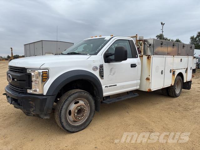 Ford F-450 Kis teherszállító/Platós kocsi