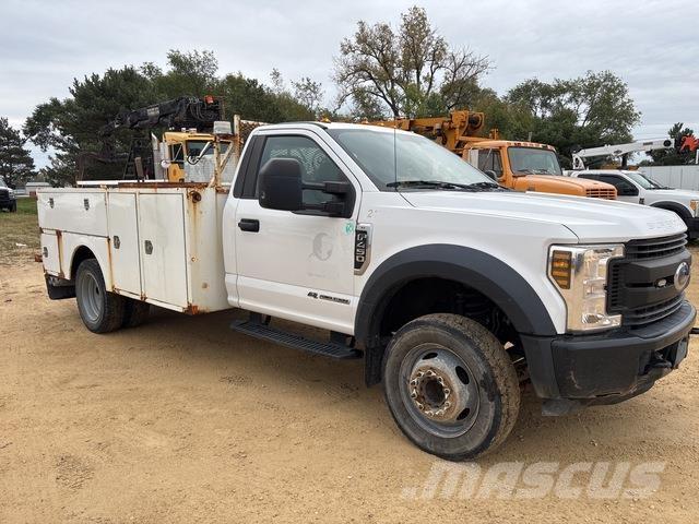 Ford F-450 Kis teherszállító/Platós kocsi