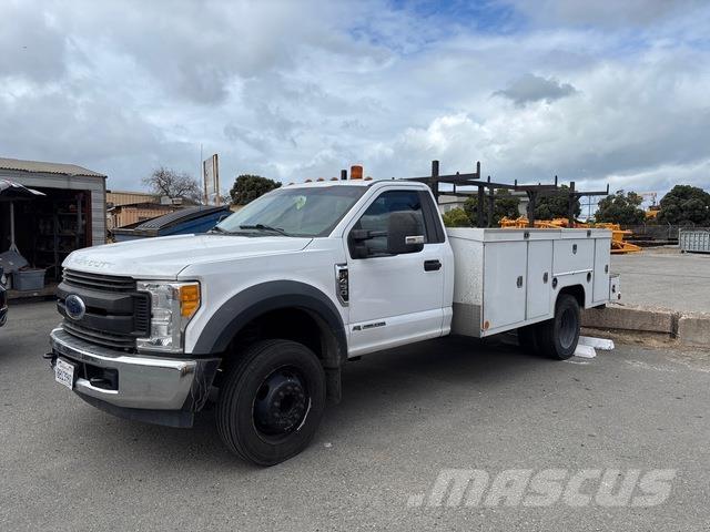 Ford F-450 Kis teherszállító/Platós kocsi