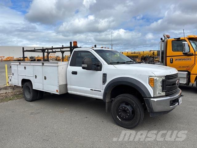 Ford F-450 Kis teherszállító/Platós kocsi