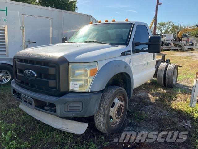 Ford F-450 XL Vezetőfülke és belső tartozékok