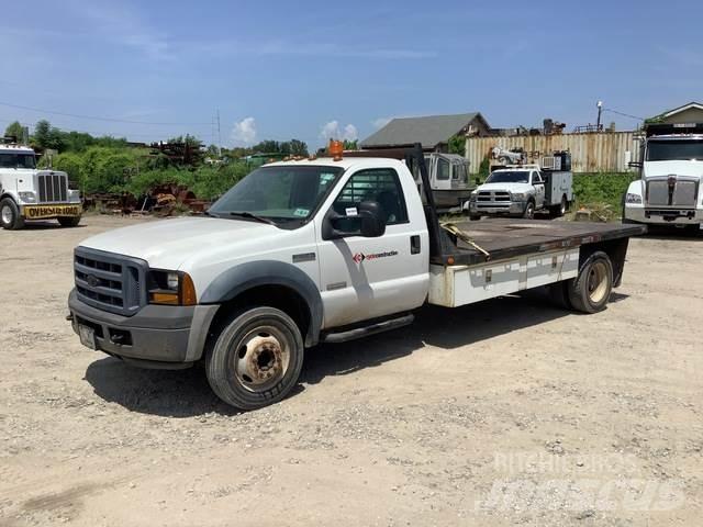 Ford F-550 Platós / Ponyvás teherautók