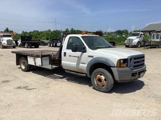 Ford F-550 Platós / Ponyvás teherautók
